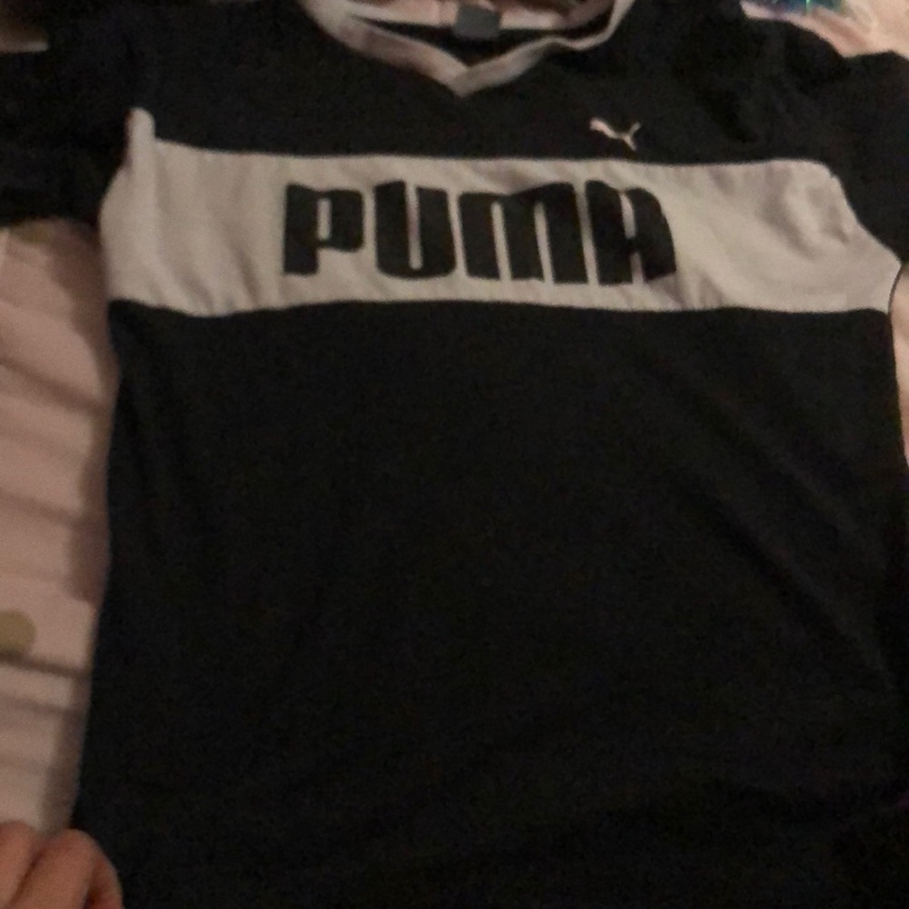 A Puma Shirt 👚 size 8-10 Medium